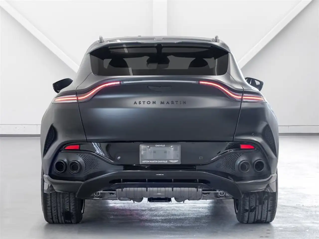 Aston Martin DBX - Image 8