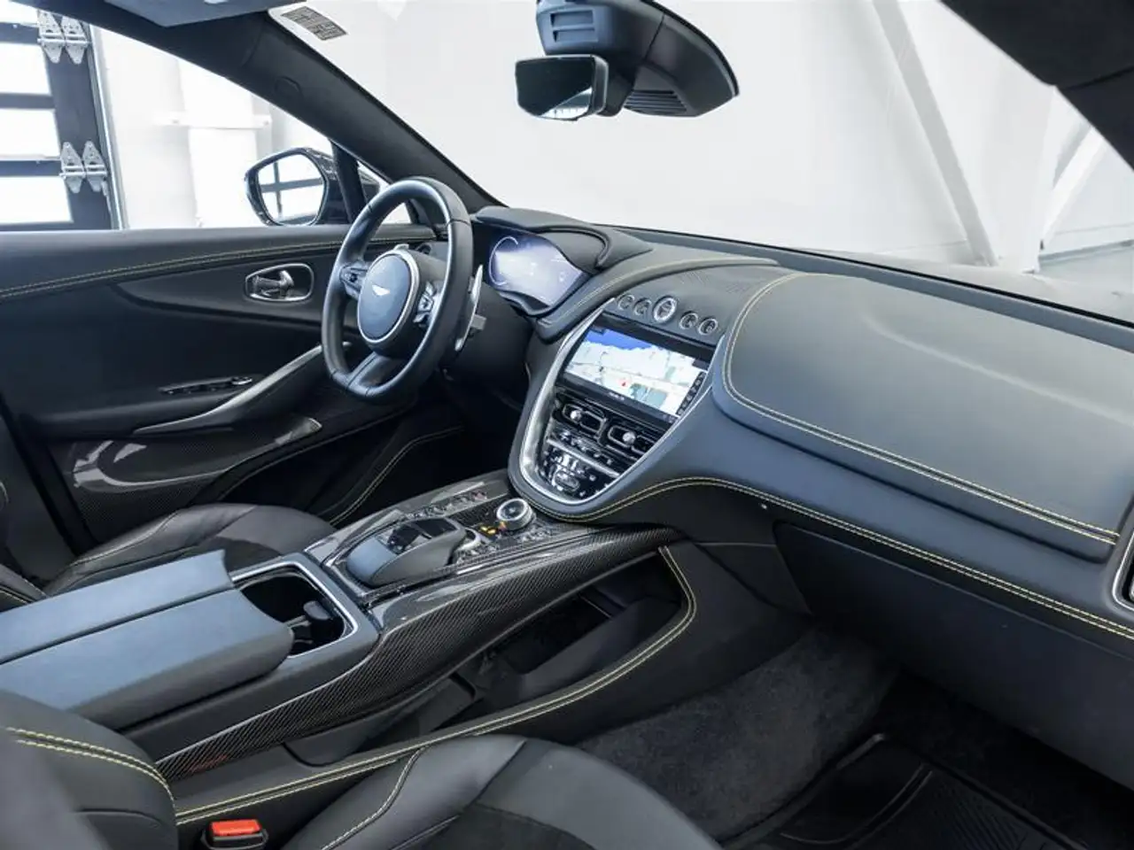 Aston Martin DBX - Image 24