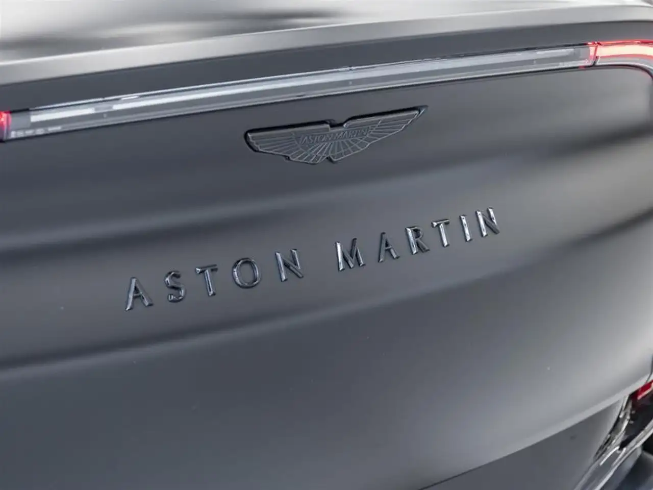 Aston Martin DBX - Image 42