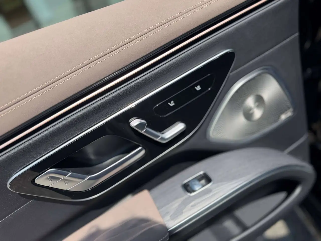 Mercedes-Benz EQS - Image 16