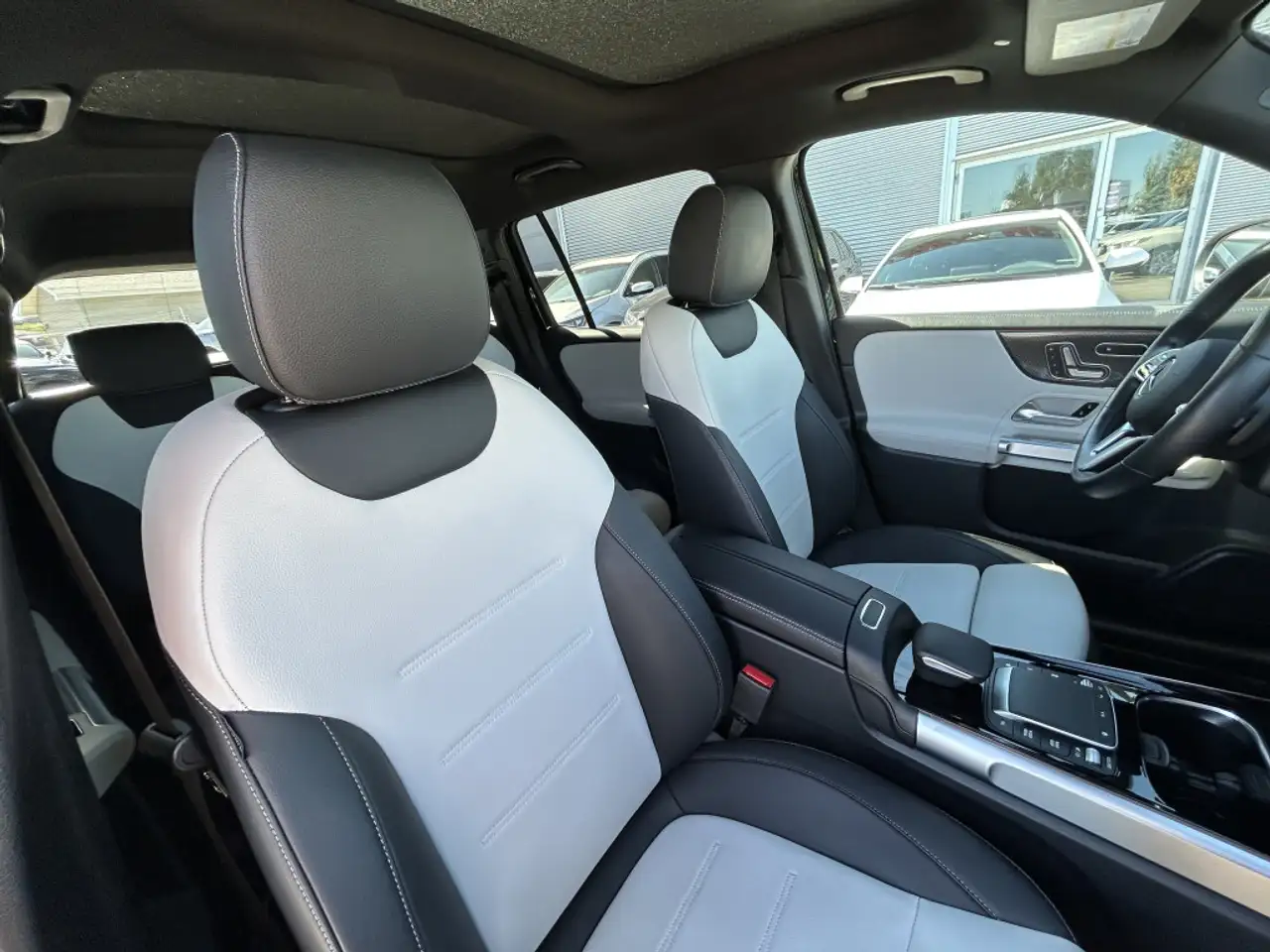 Mercedes-Benz GLB - Image 43