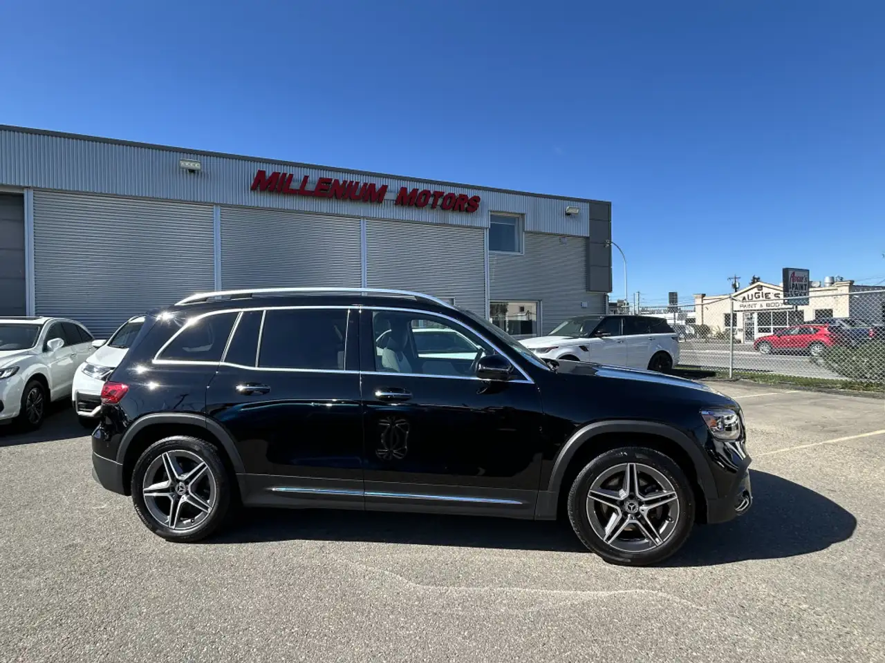 Mercedes-Benz GLB - Image 21