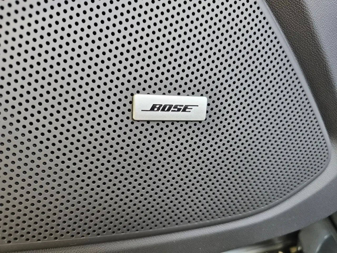 Chevrolet Camaro - Image 20