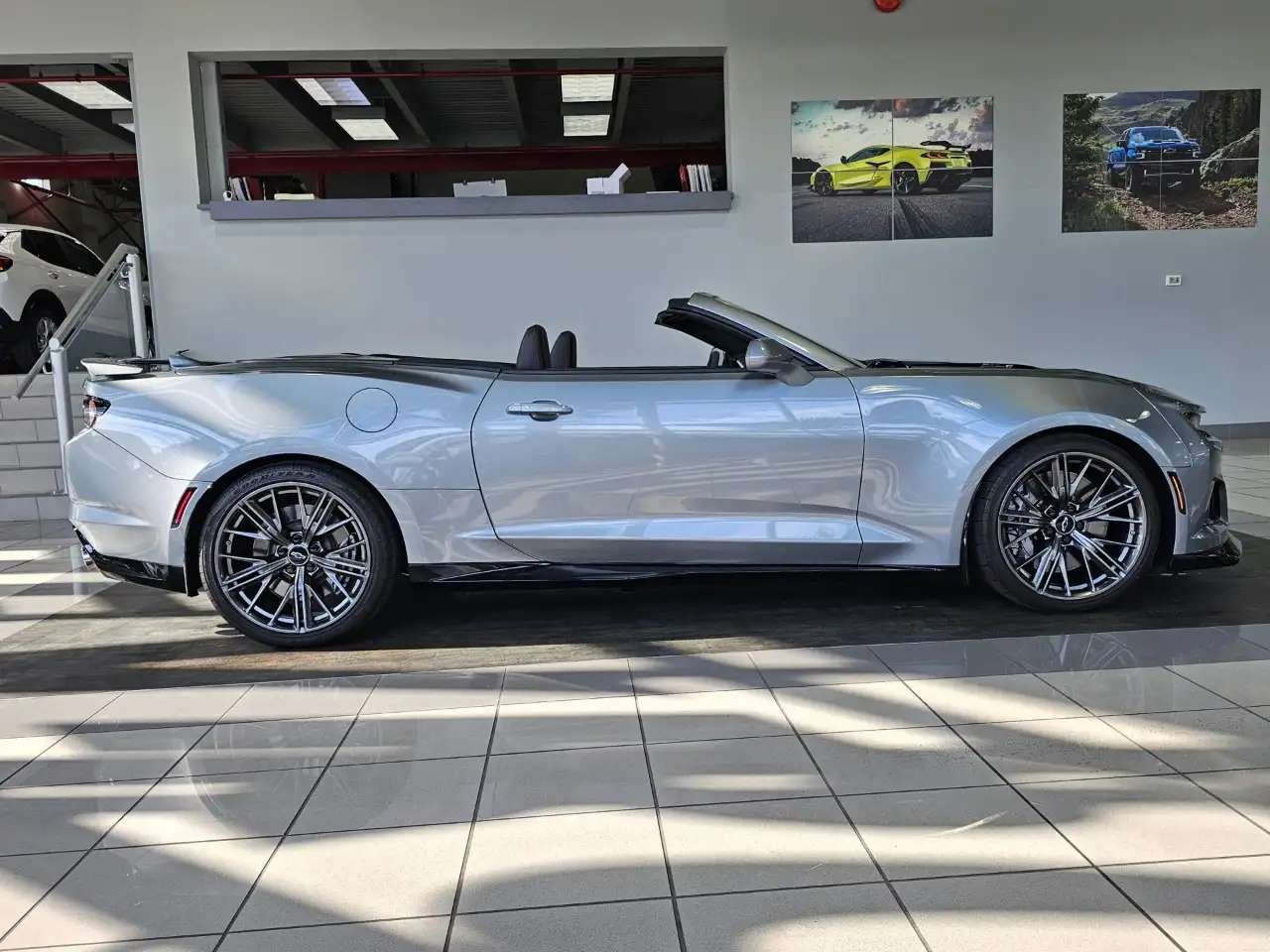 Chevrolet Camaro - Image 12