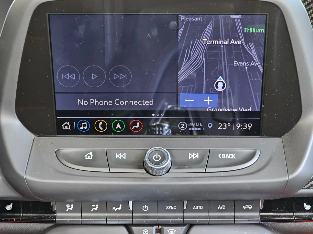 Chevrolet Camaro - Image 32