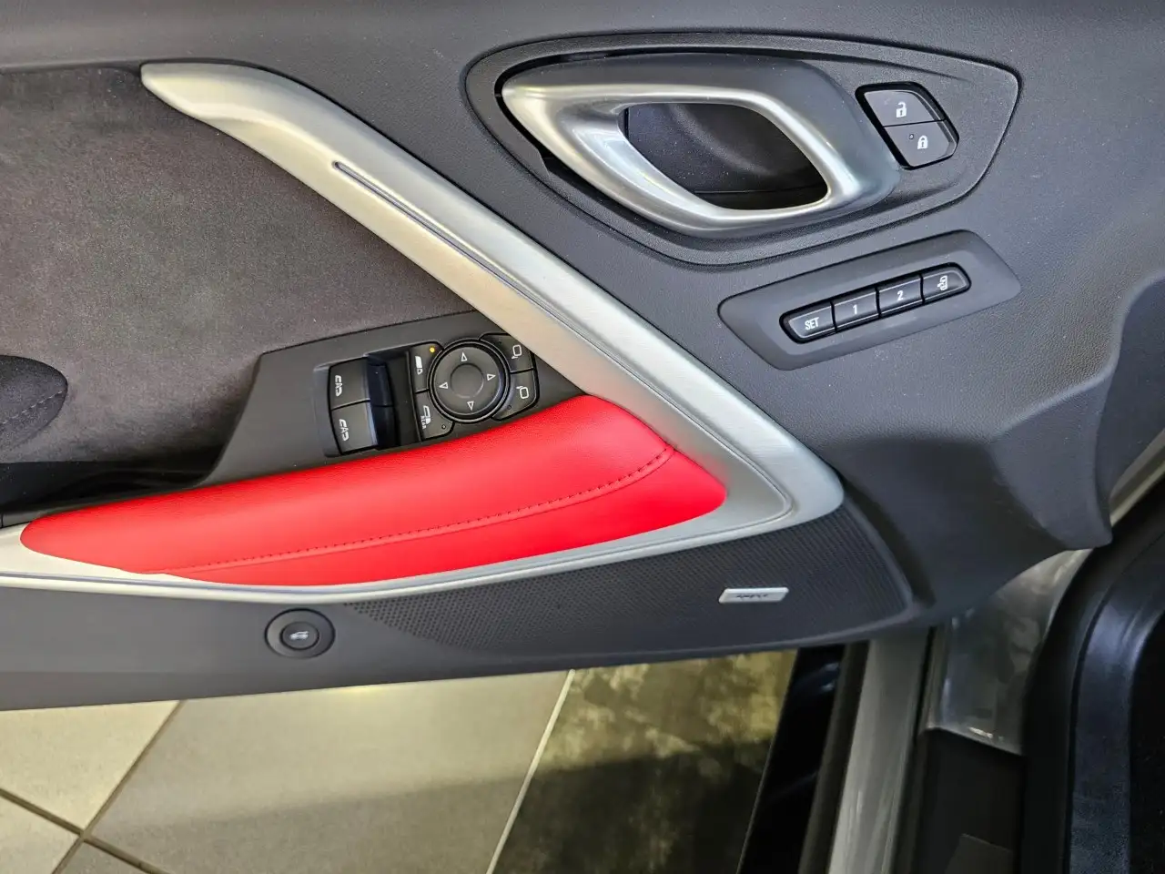 Chevrolet Camaro - Image 19