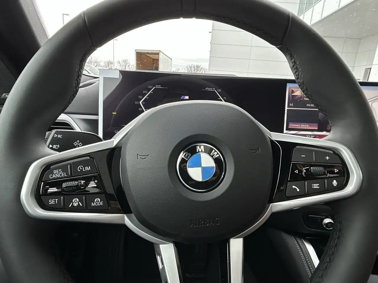 BMW i4 - Image 22