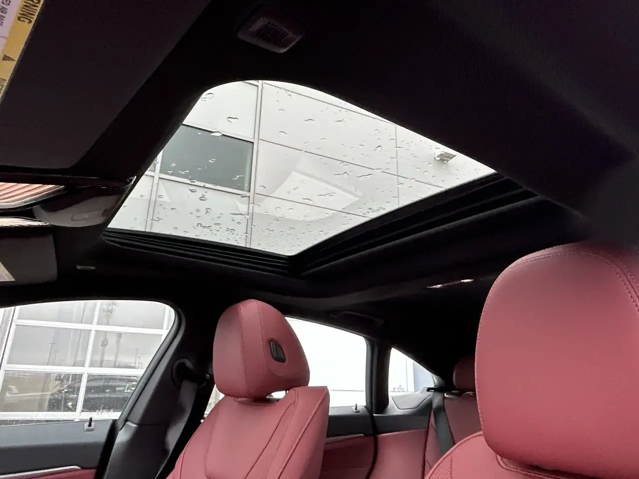 BMW i4 - Image 30