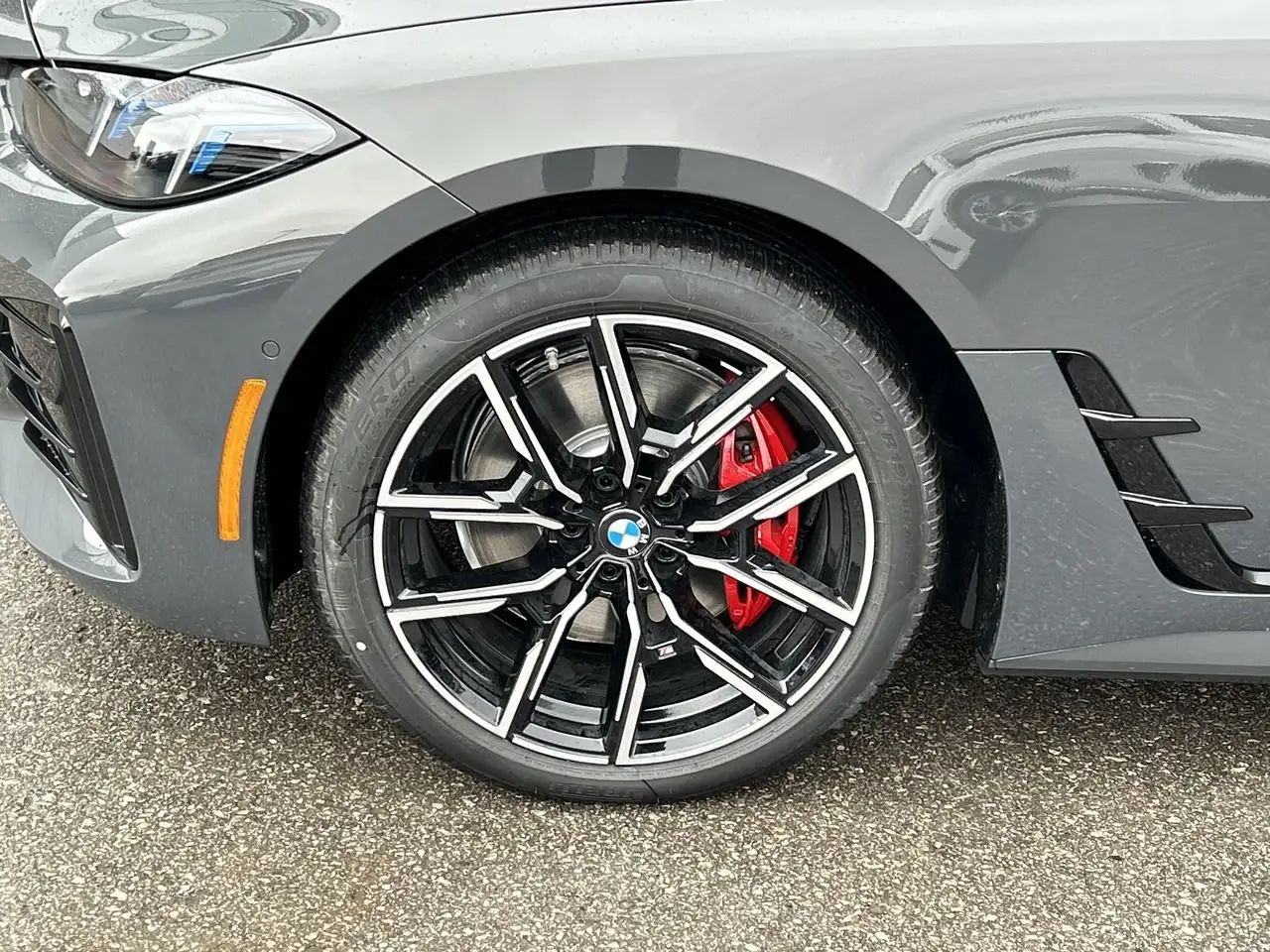 BMW i4 - Image 18