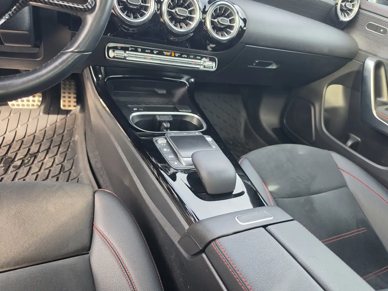 Mercedes-Benz CLA - Image 32