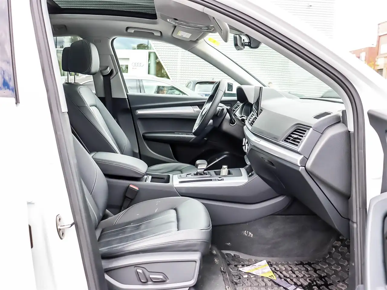Audi Q5 - Image 13