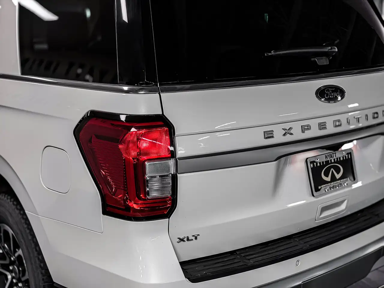Ford Expedition - Image 9