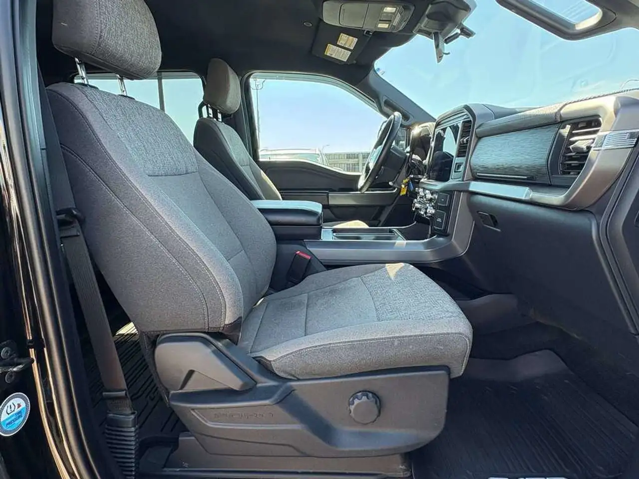Ford F-150 - Image 32