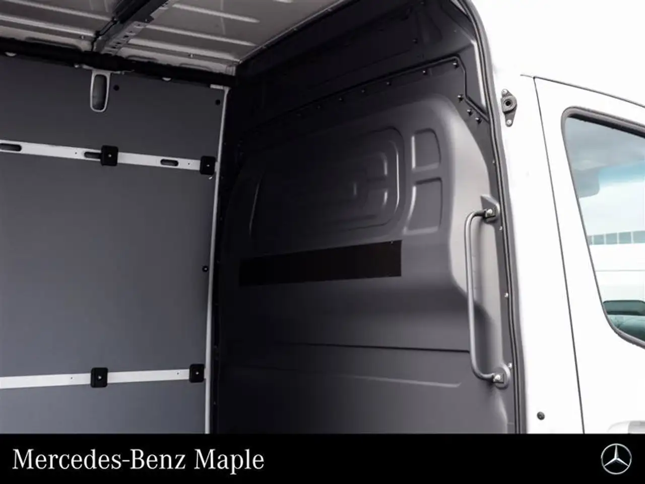 Mercedes-Benz Sprinter - Image 14