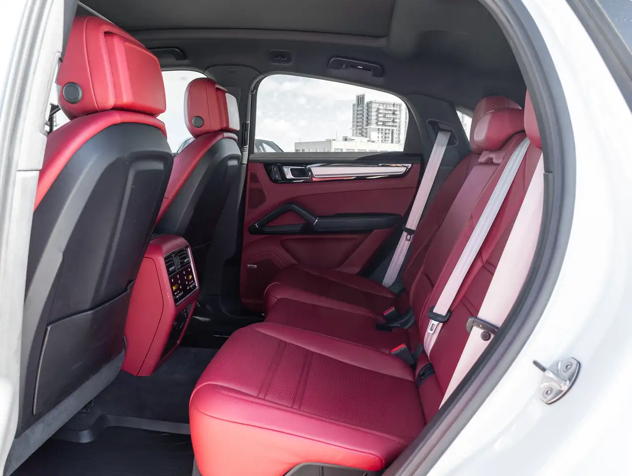 Porsche Cayenne - Image 35