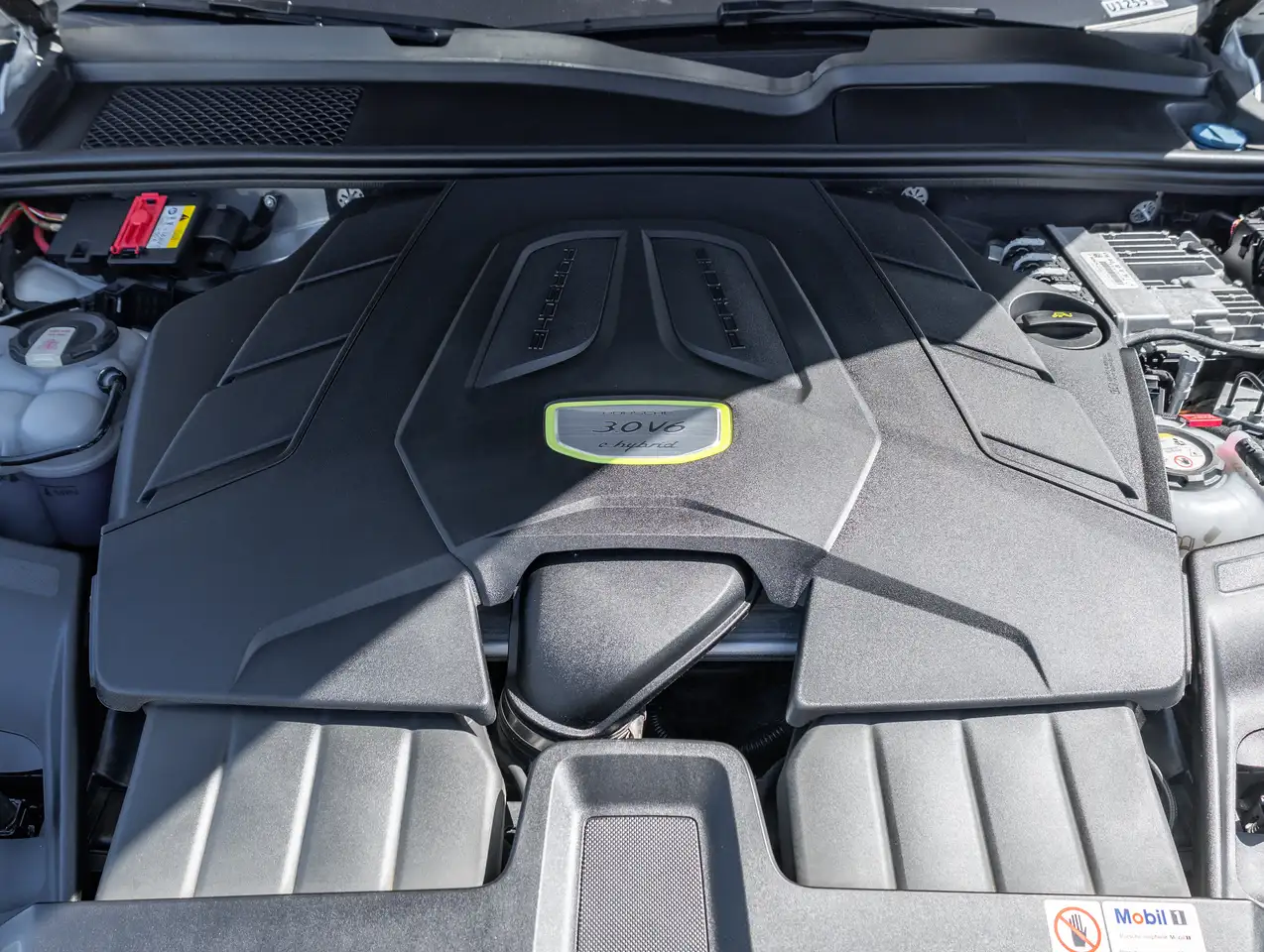 Porsche Cayenne - Image 40