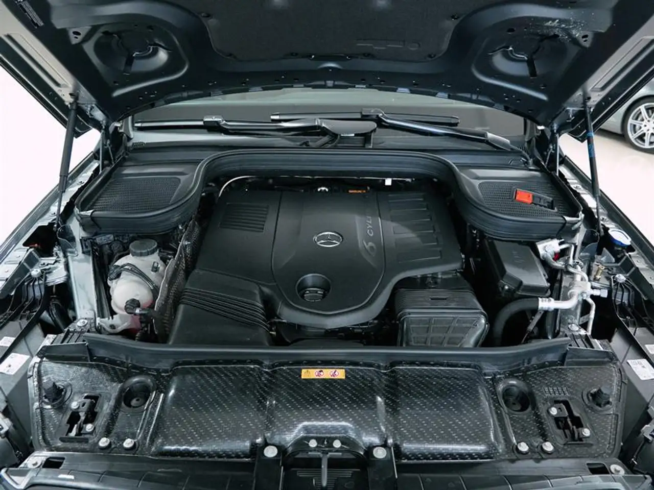 Mercedes-Benz GLE - Image 16
