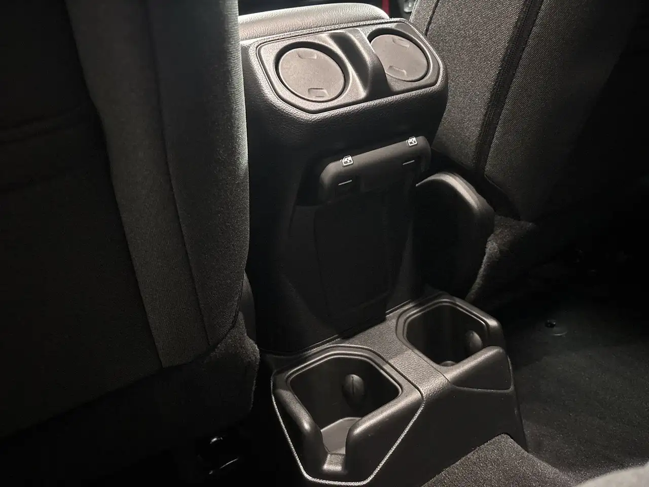 Jeep Wrangler - Image 33