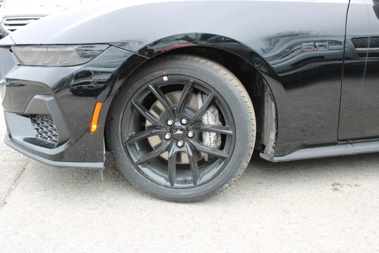 Ford Mustang - Image 5