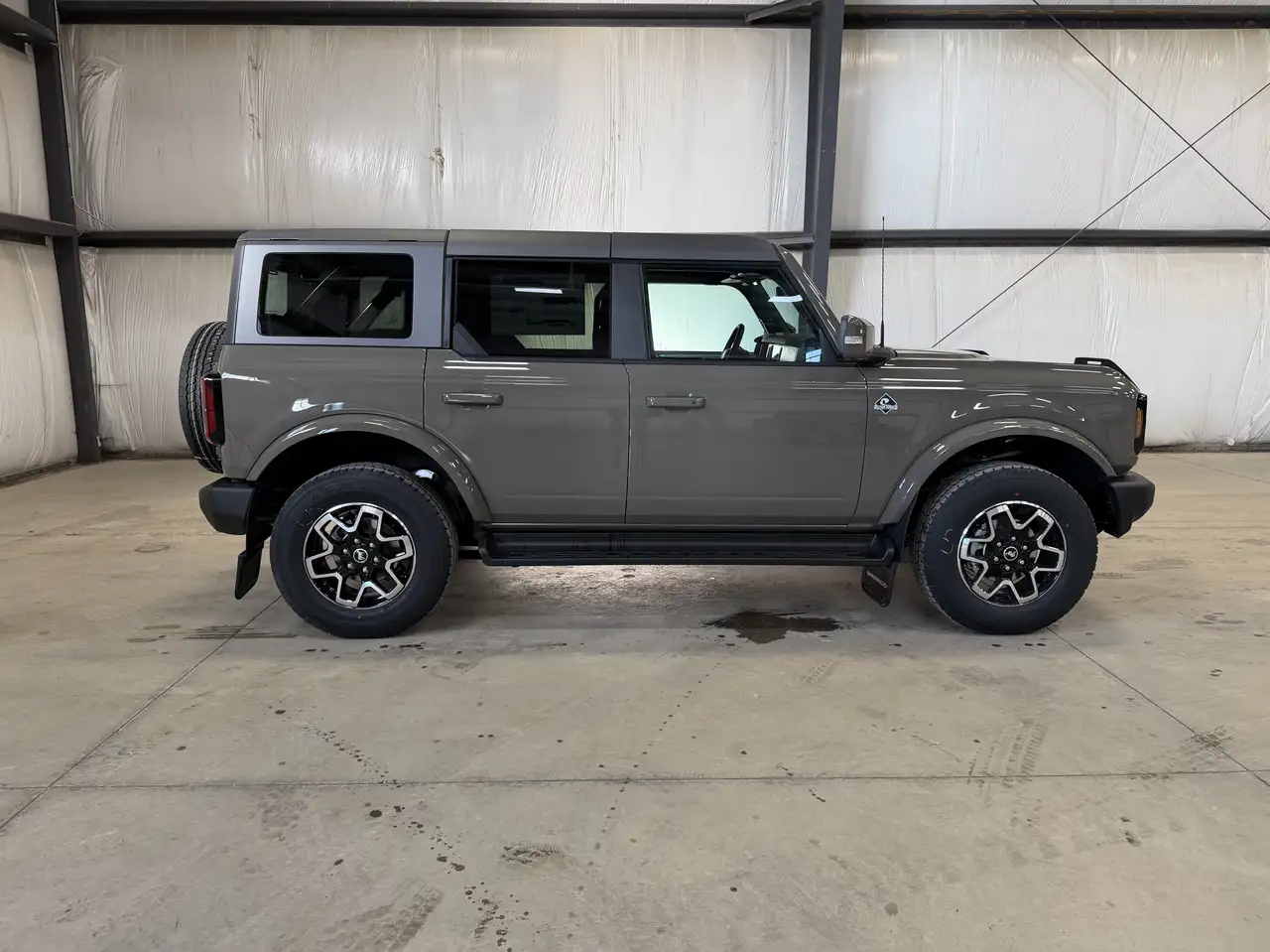 Ford Bronco - Image 4