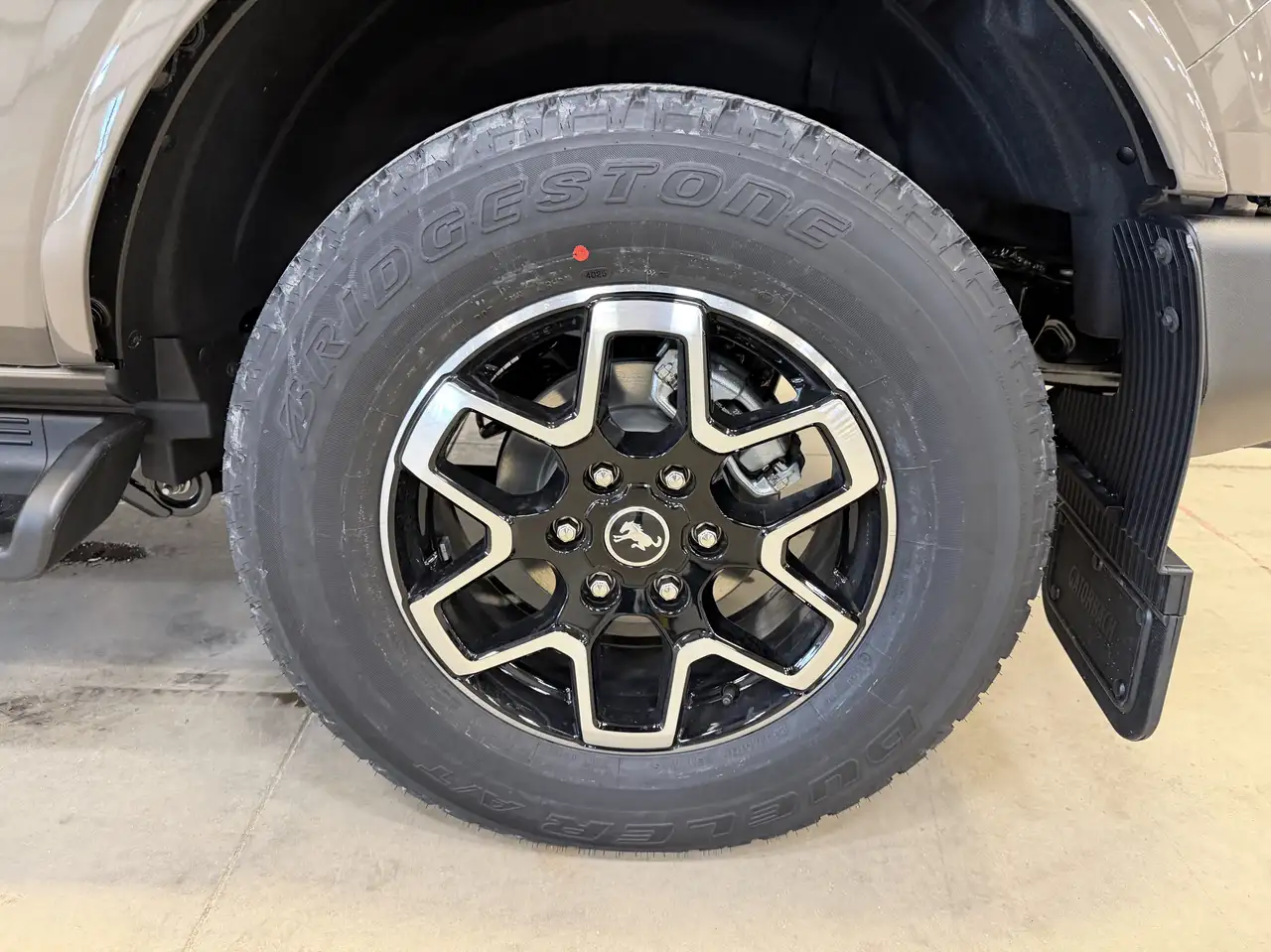 Ford Bronco - Image 8