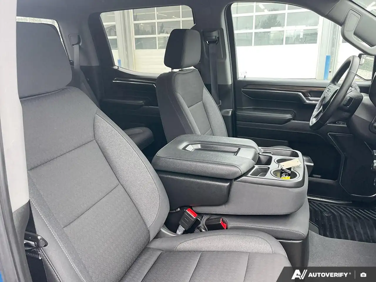 Chevrolet Silverado 1500 - Image 21