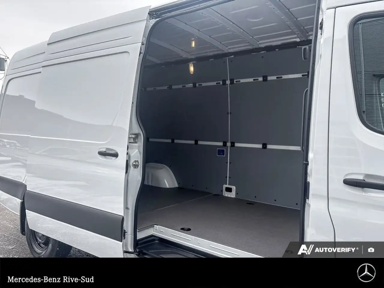 Mercedes-Benz Sprinter - Image 25