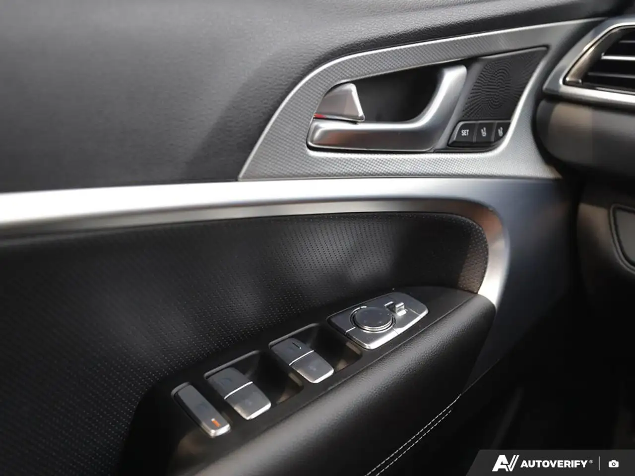 Genesis G70 - Image 17