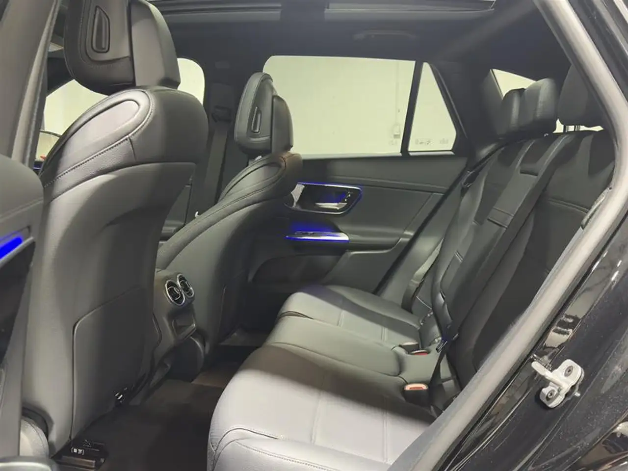 Mercedes-Benz GLC - Image 19