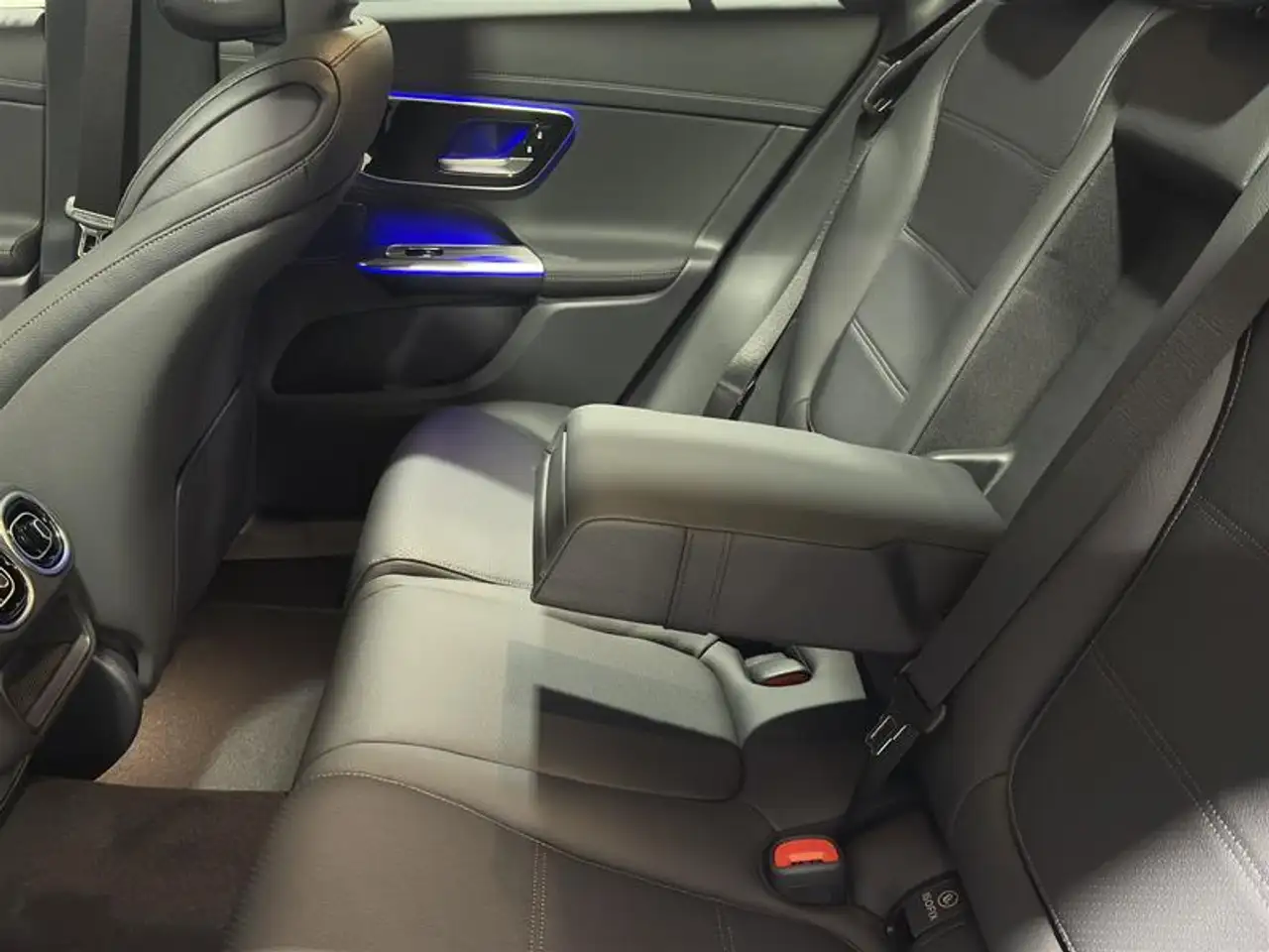 Mercedes-Benz GLC - Image 20