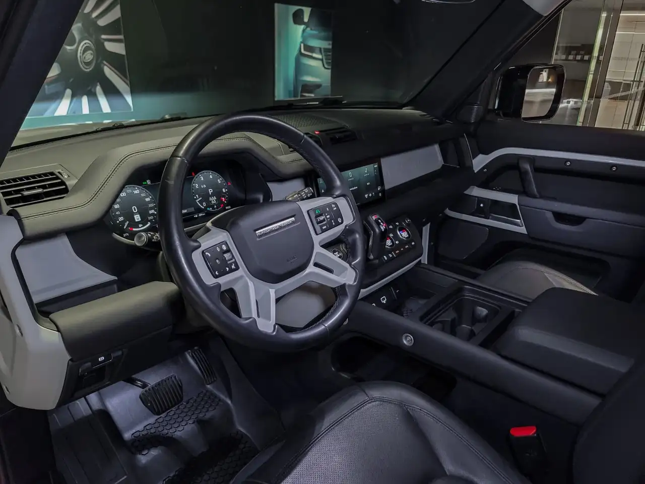 Land Rover Defender - Image 11