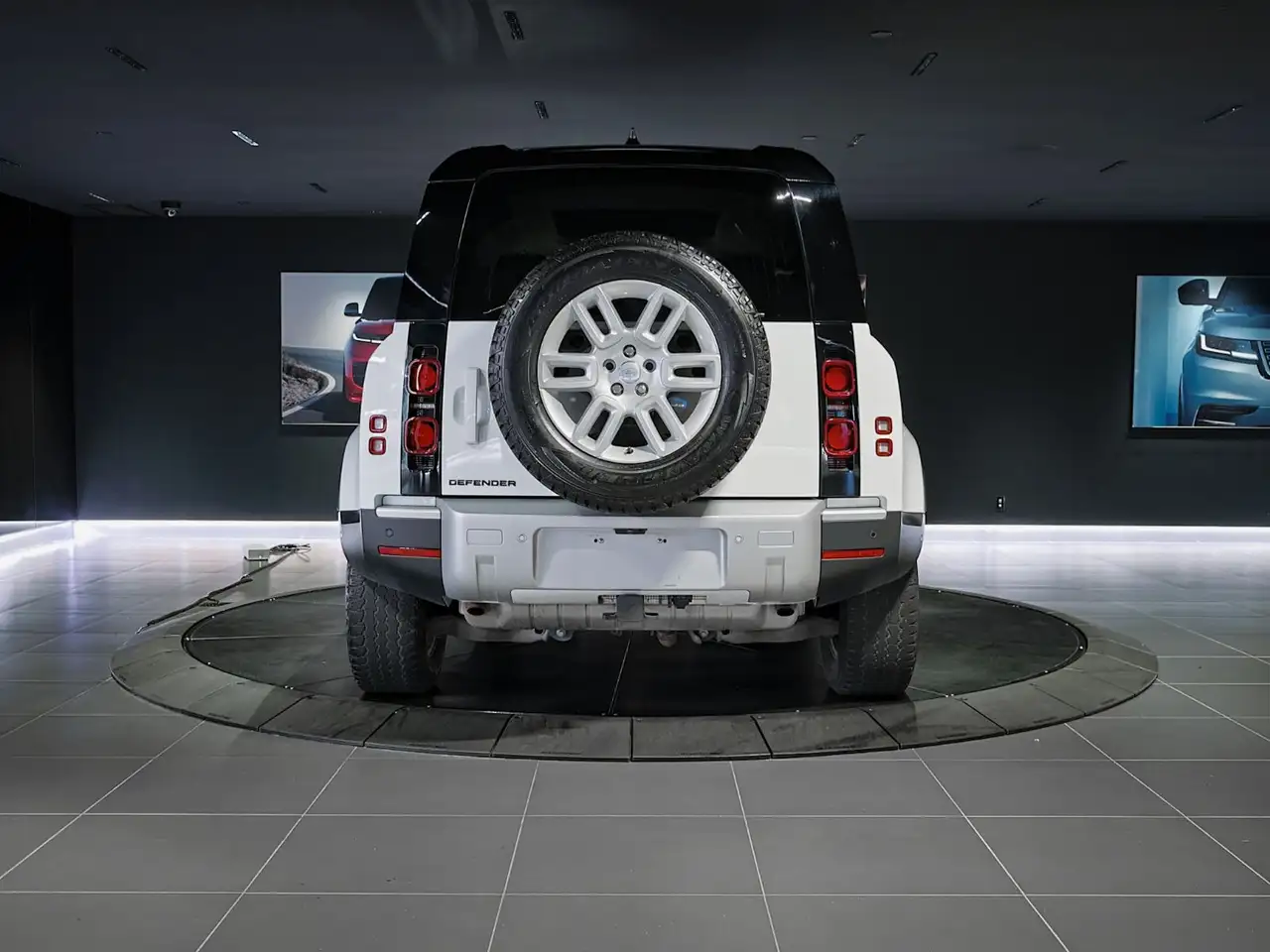 Land Rover Defender - Image 6