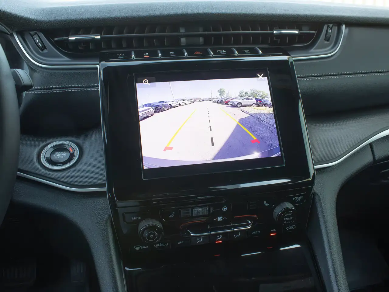 Jeep Grand Cherokee - Image 24