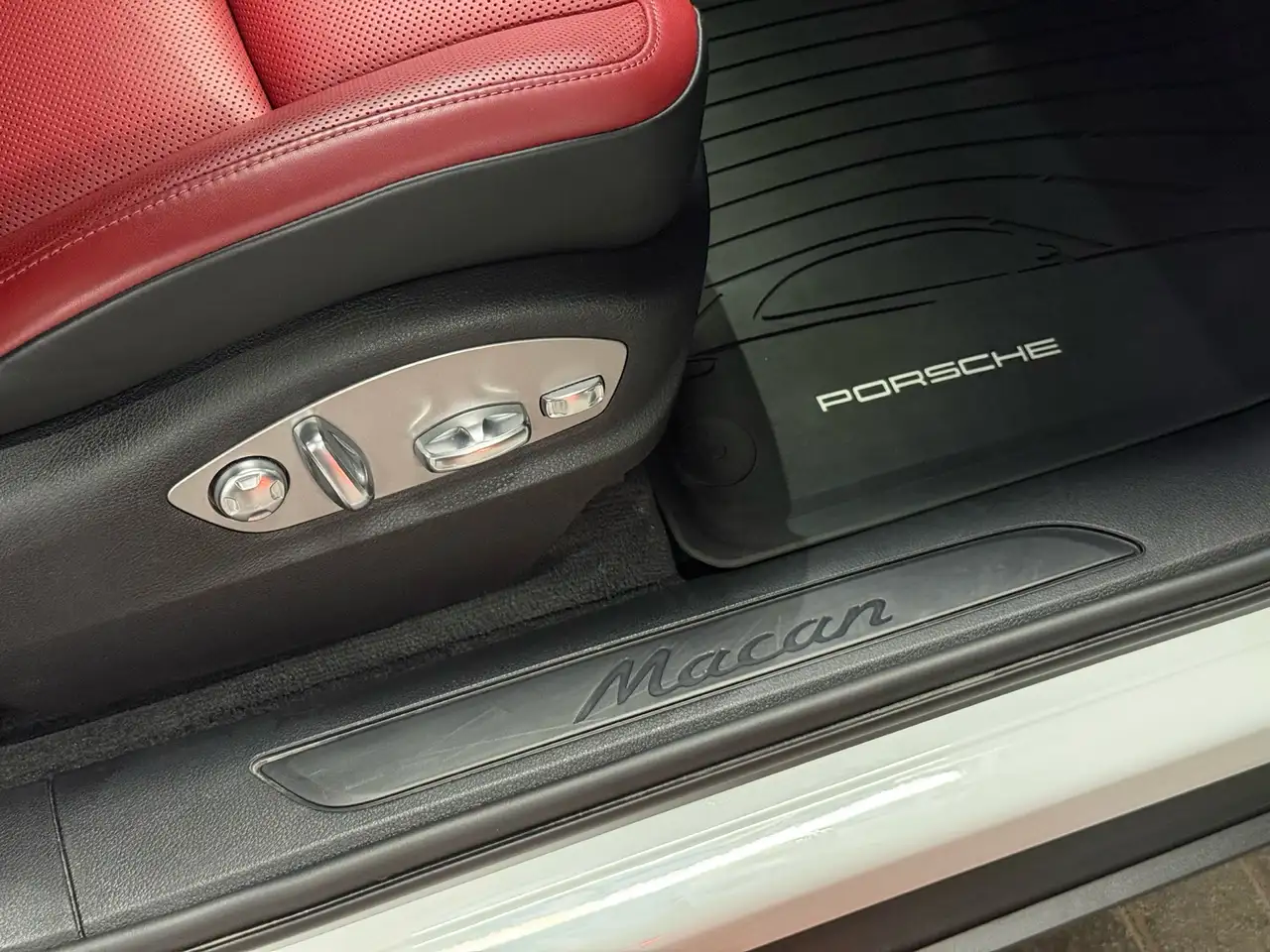 Porsche Macan - Image 28