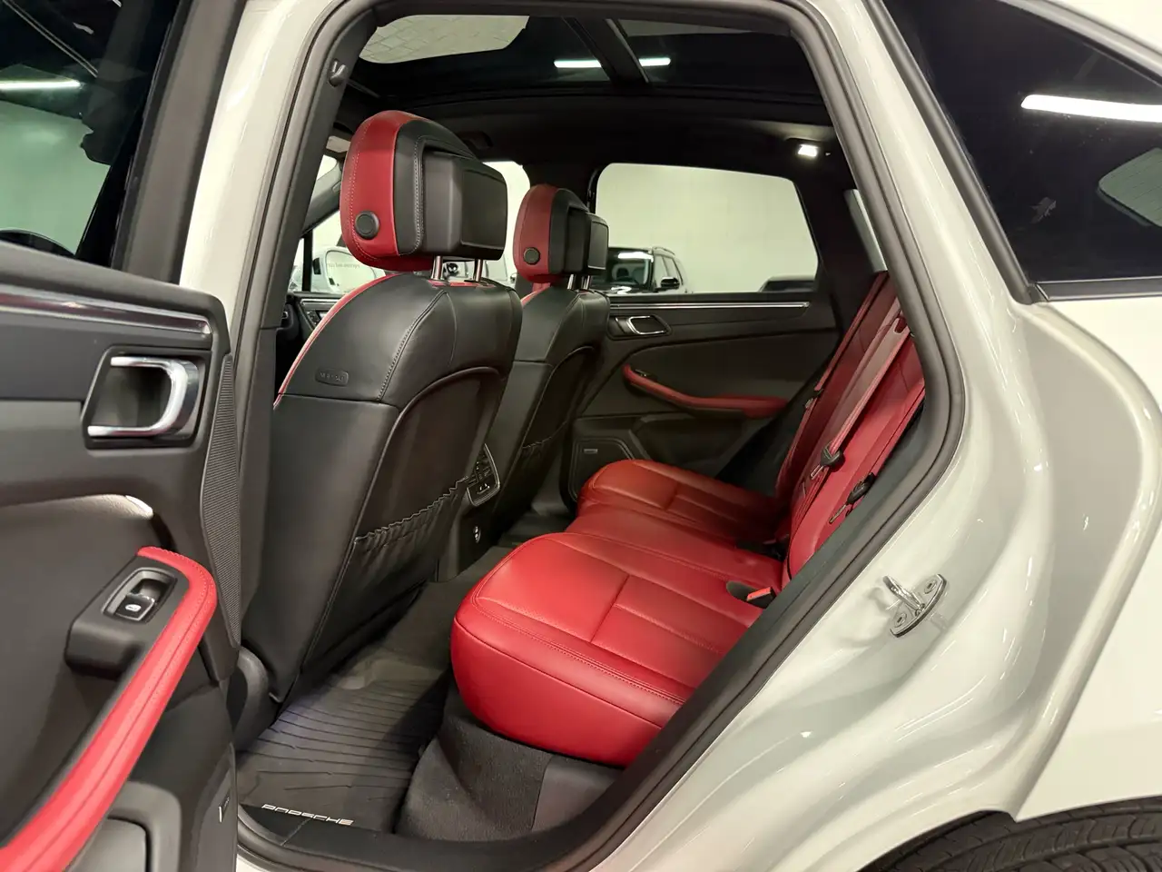 Porsche Macan - Image 22