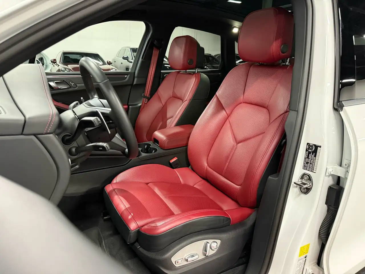 Porsche Macan - Image 16