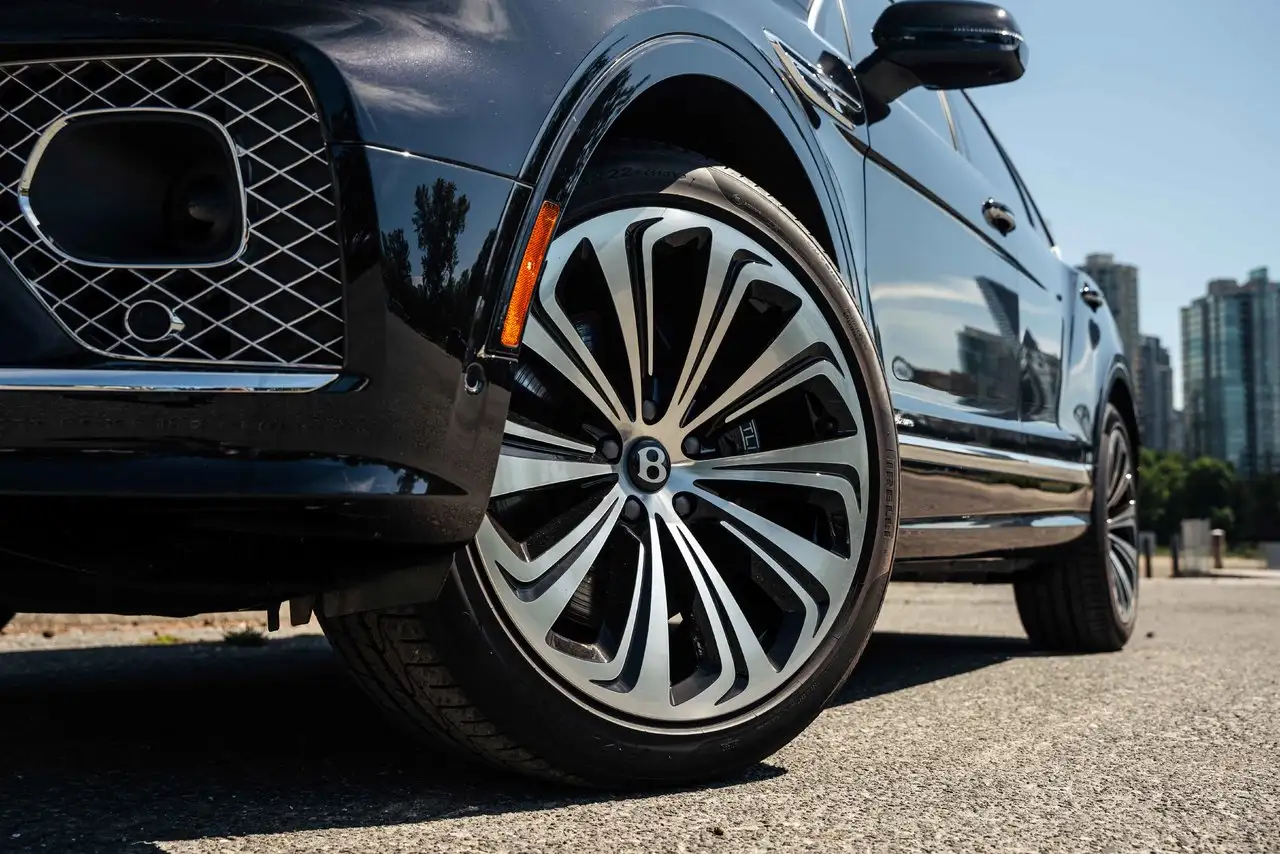 Bentley Bentayga - Image 10