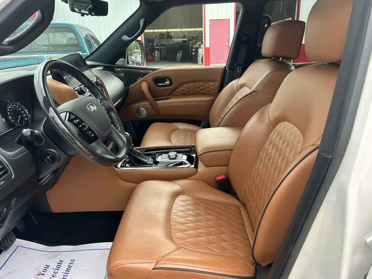 Infiniti QX80 - Image 5