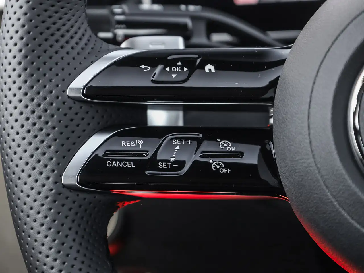 Mercedes-Benz C-Class - Image 19