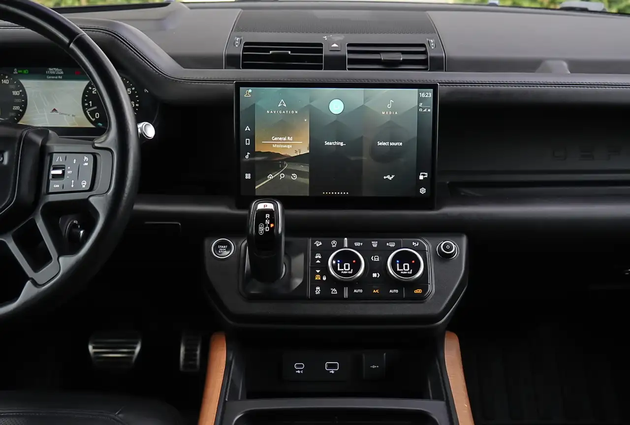 Land Rover Defender - Image 14
