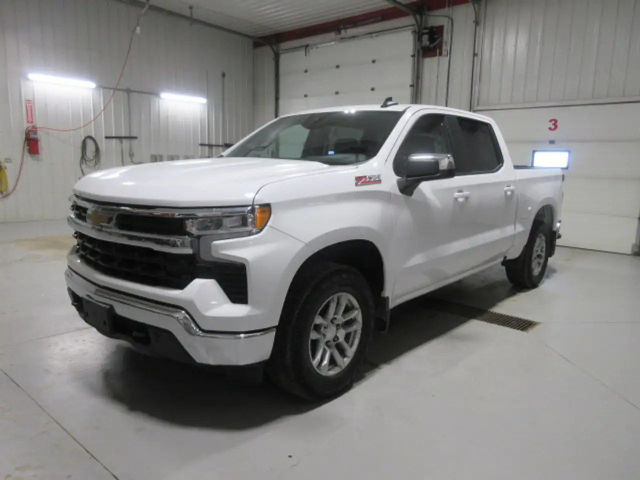 Chevrolet Silverado 1500 - Image 2