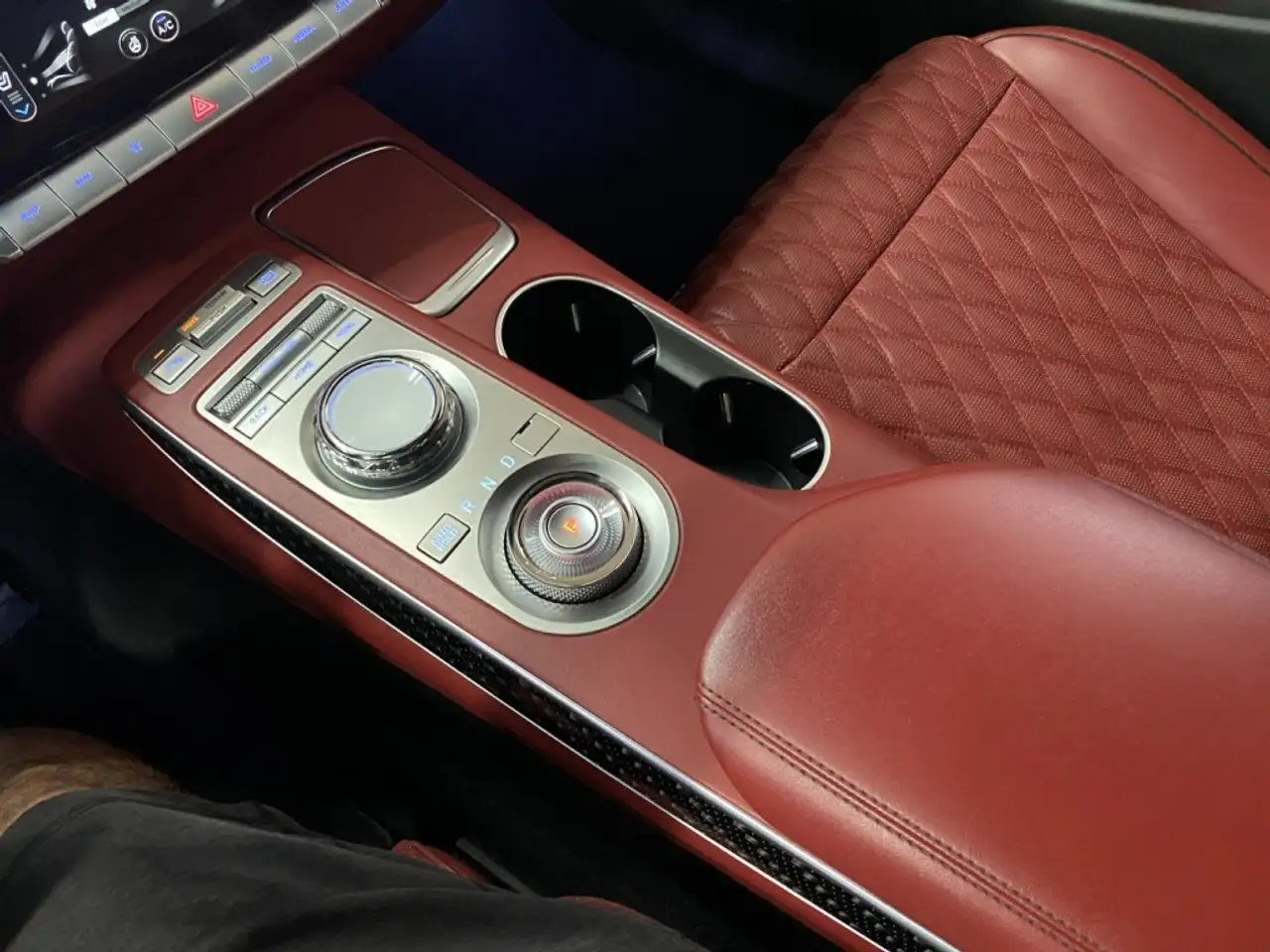 Genesis GV70 - Image 30