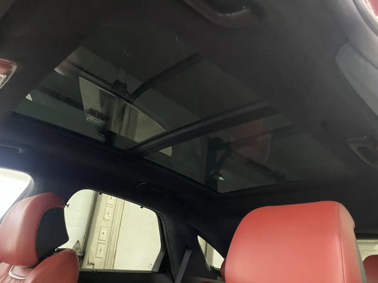 Genesis GV70 - Image 33