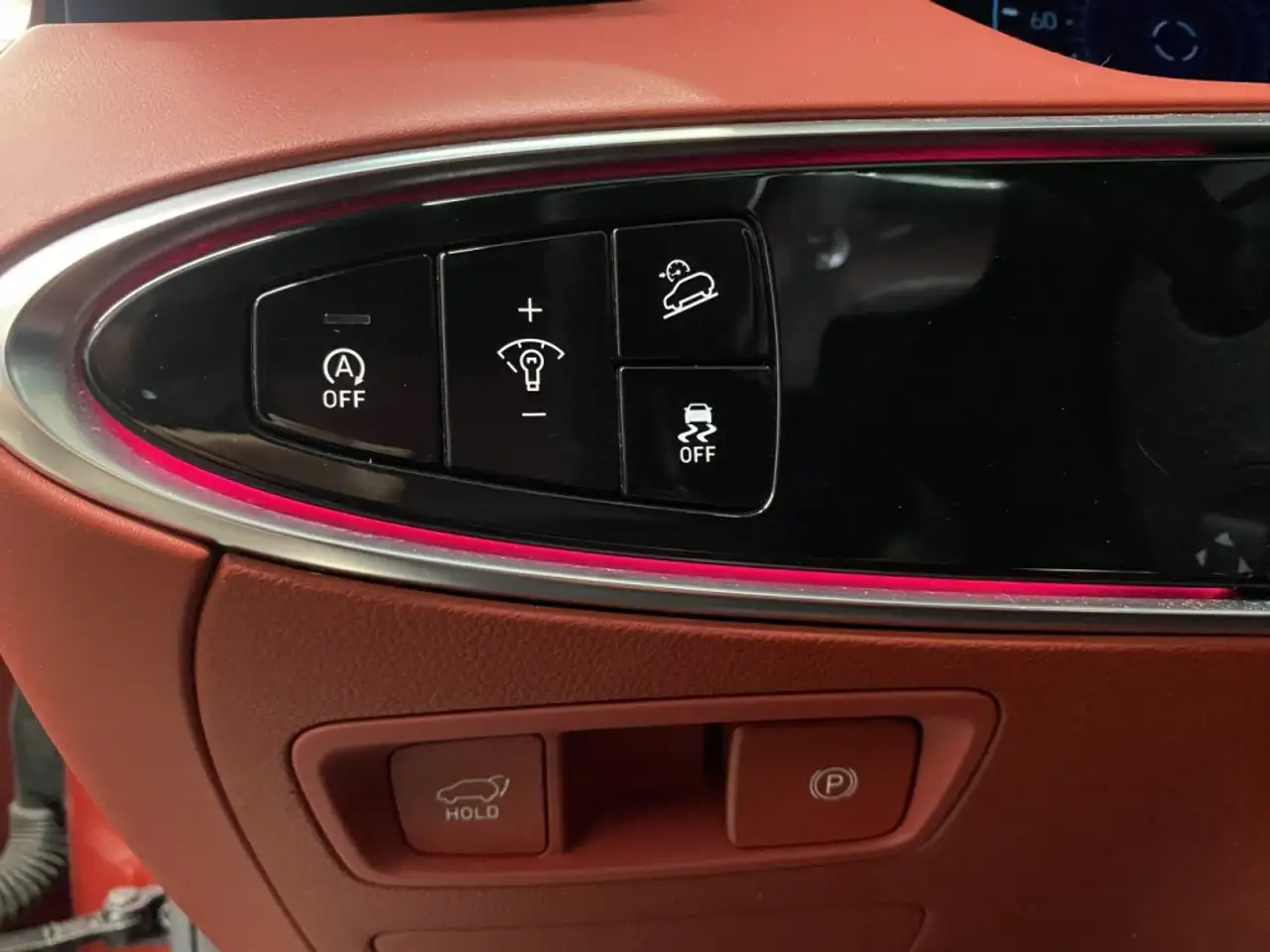 Genesis GV70 - Image 31