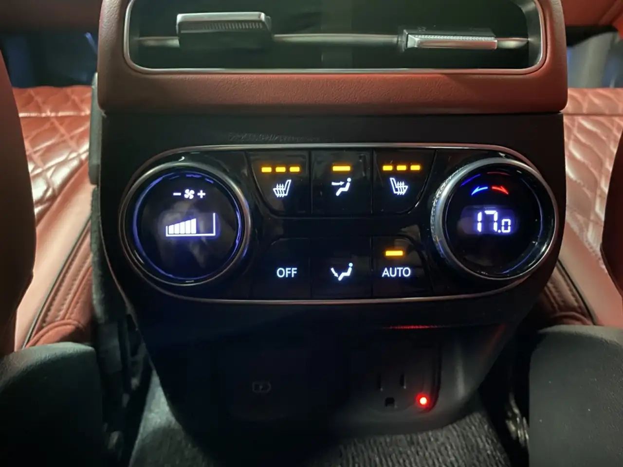 Genesis GV70 - Image 20