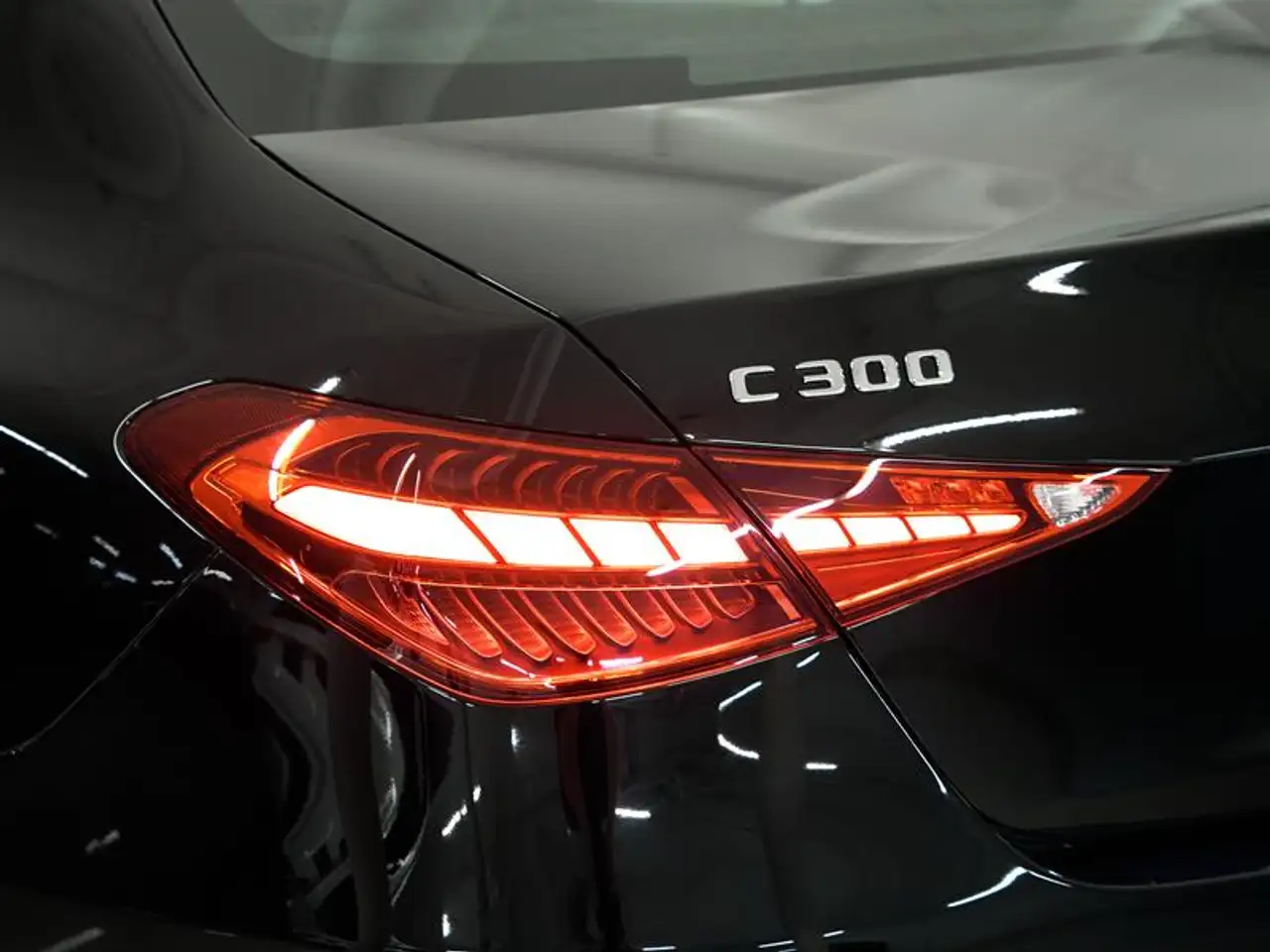 Mercedes-Benz C-Class - Image 13
