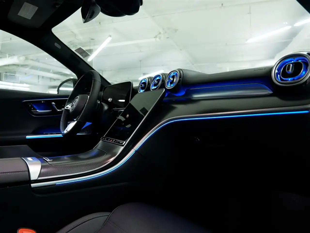 Mercedes-Benz C-Class - Image 21