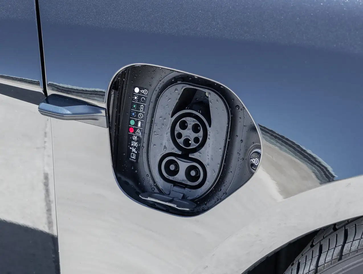 Porsche Taycan - Image 14