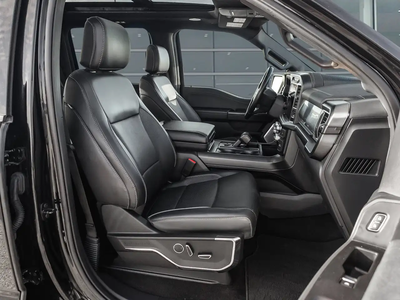 Ford F-150 - Image 36