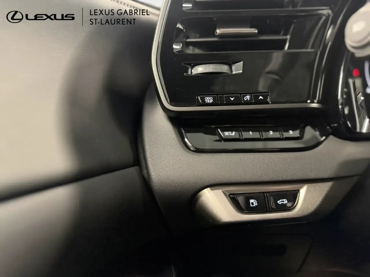 Lexus RX 350 - Image 16